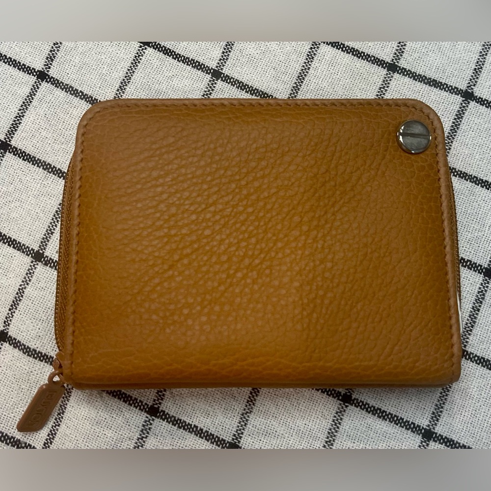 Buxton Tan Zip Fan Card Case NWT